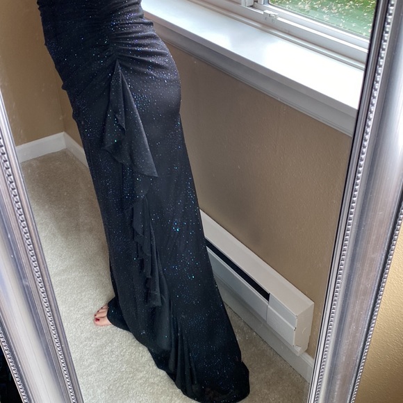 Iridescent evening gown with ruffles and rouching - Picture 6 of 8